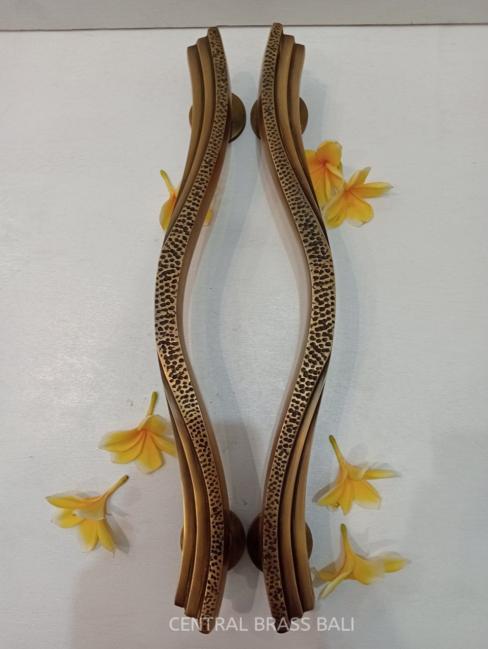 17.12 inch Wavy handles 2x pcs