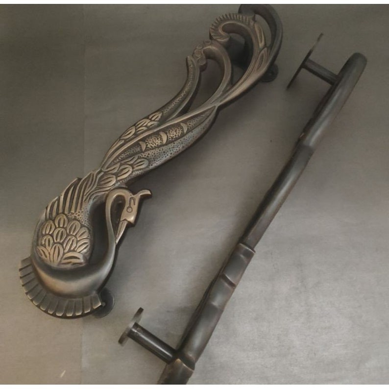 Peacock handle